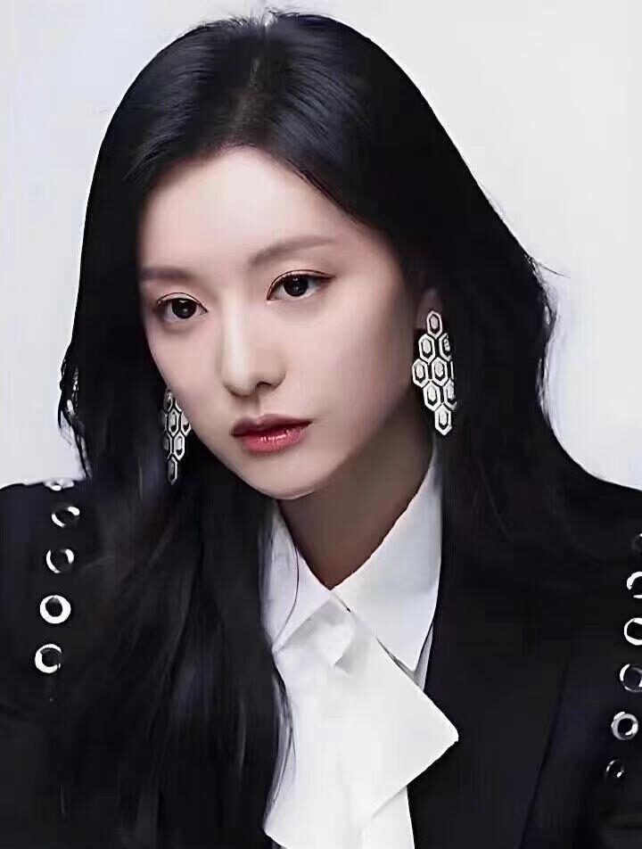 Vin Diamonds diamond drop earrings, editorial portrait